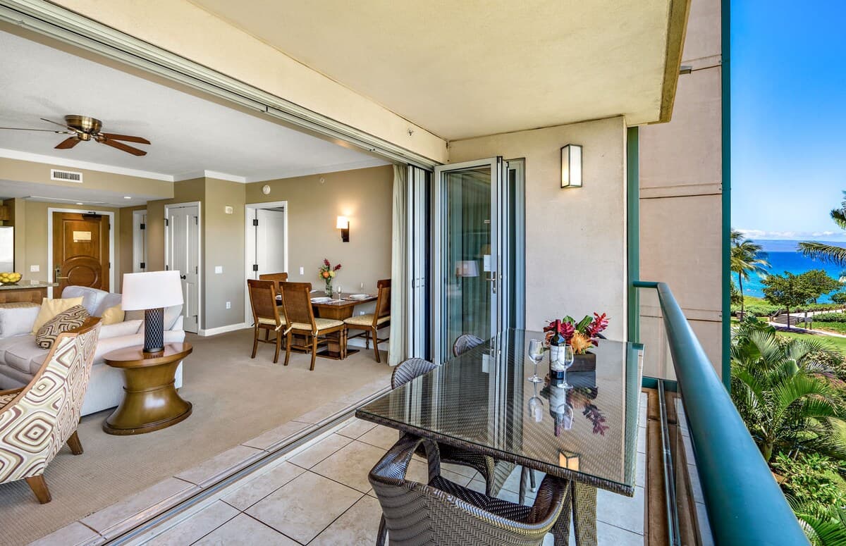 Condo in Lahaina · ★4.8 · 1 bedroom · 2 beds · 1 bath - Photo 4