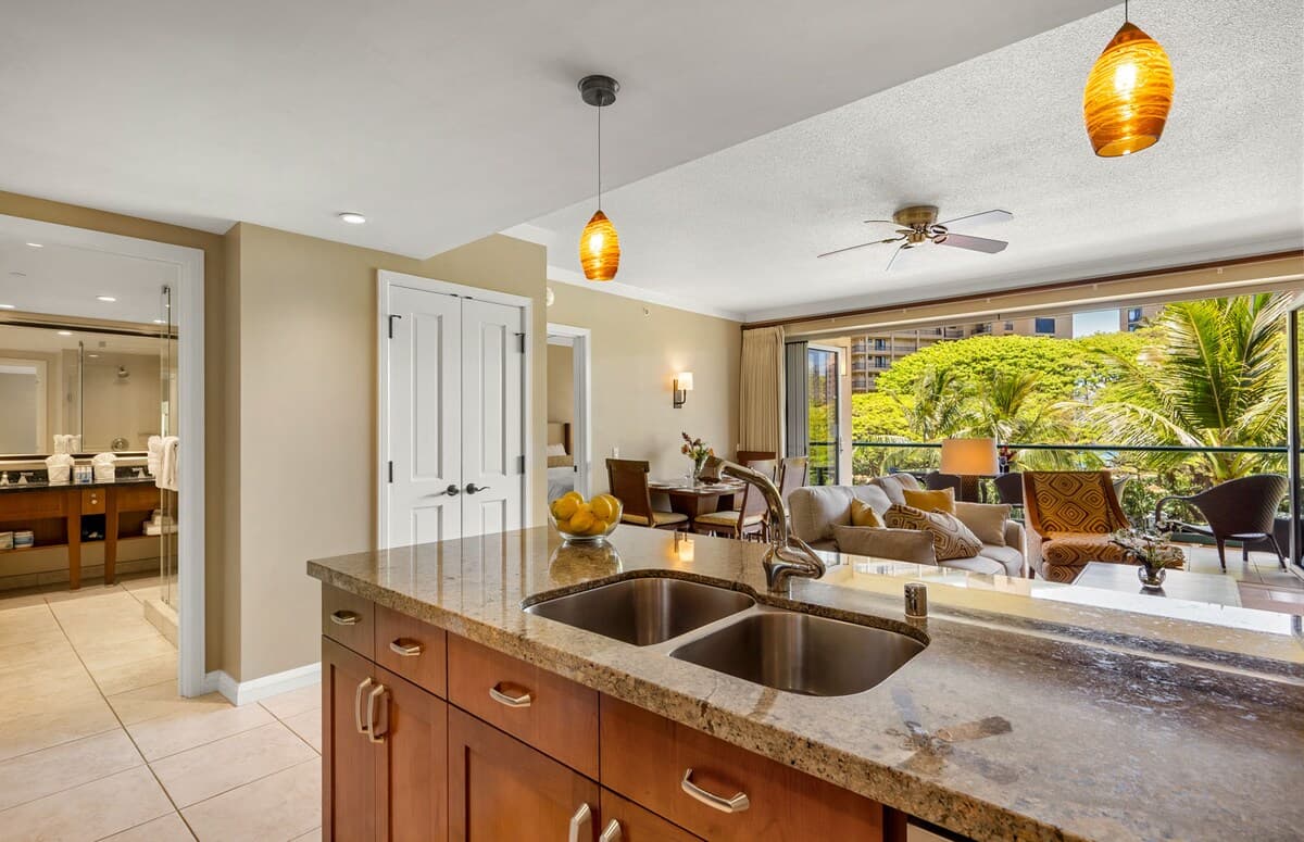 Condo in Lahaina · ★4.8 · 1 bedroom · 2 beds · 1 bath - Photo 5