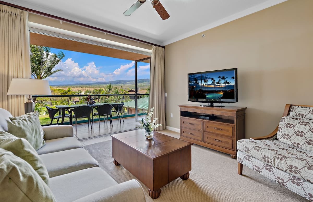 Condo in Lahaina · ★4.76 · 1 bedroom · 2 beds · 1 bath - Photo 1