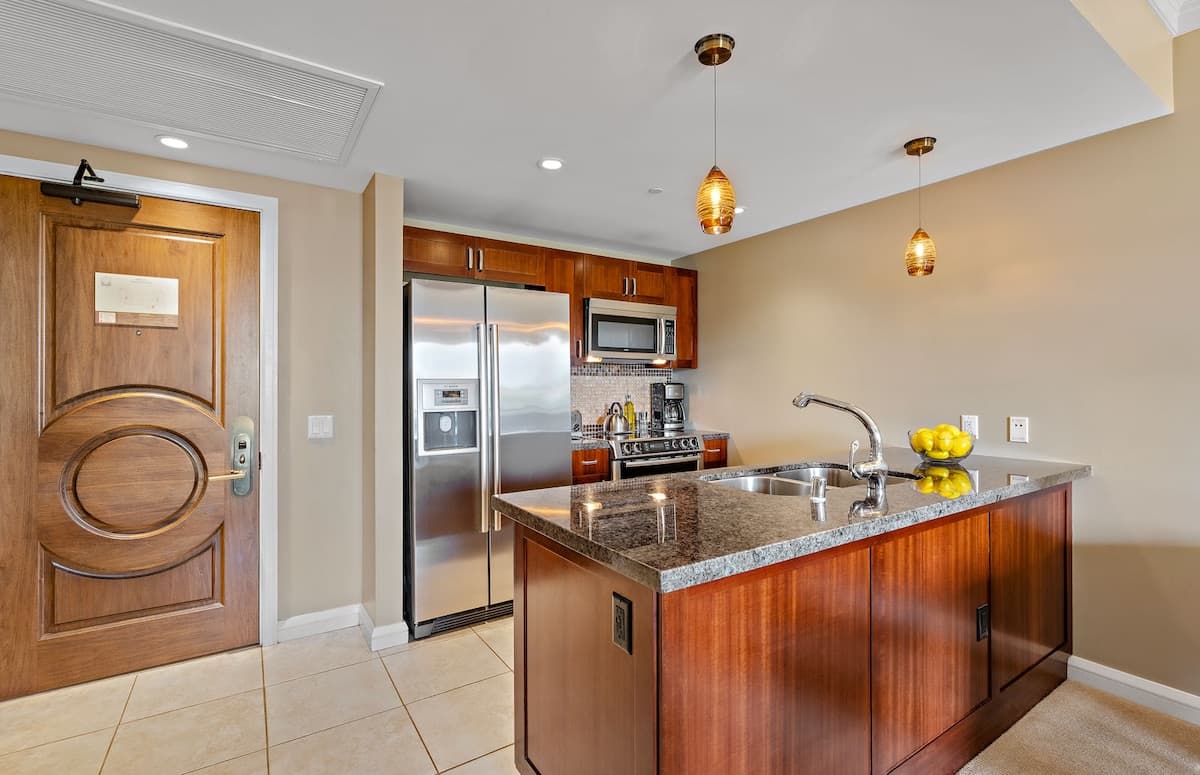 Condo in Lahaina · ★4.76 · 1 bedroom · 2 beds · 1 bath - Photo 4