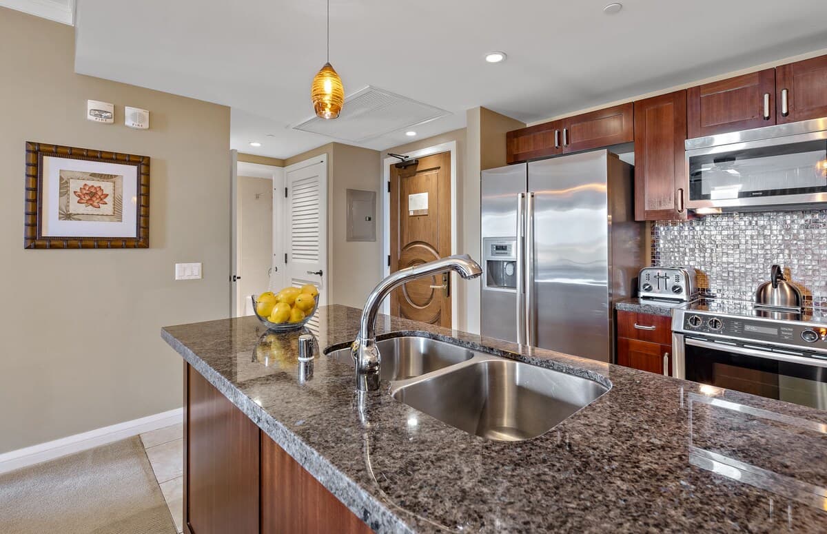 Condo in Lahaina · ★4.76 · 1 bedroom · 2 beds · 1 bath - Photo 5