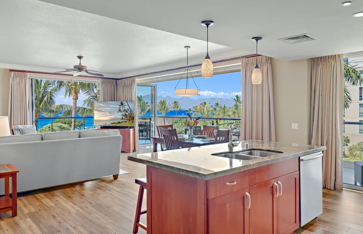 Condo in Lahaina · ★4.88 · 2 bedrooms · 3 beds · 2 baths - Photo 2