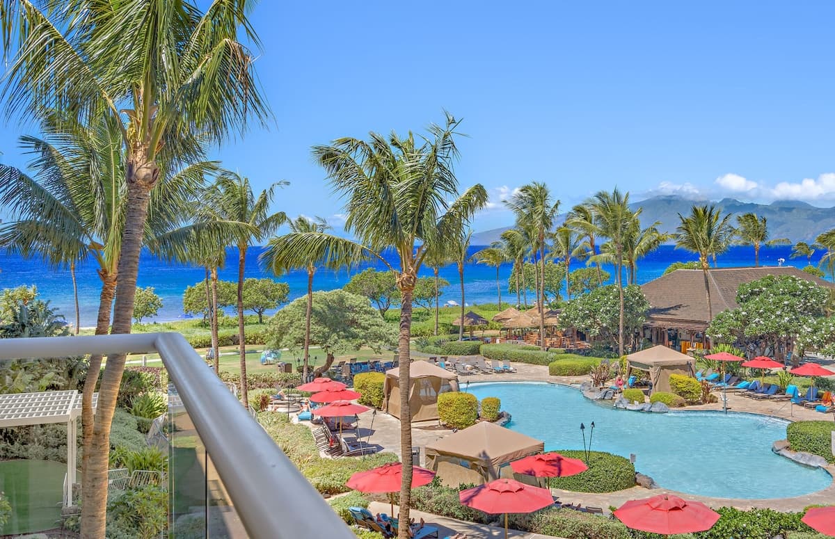Condo in Lahaina · ★4.88 · 2 bedrooms · 3 beds · 2 baths - Photo 3