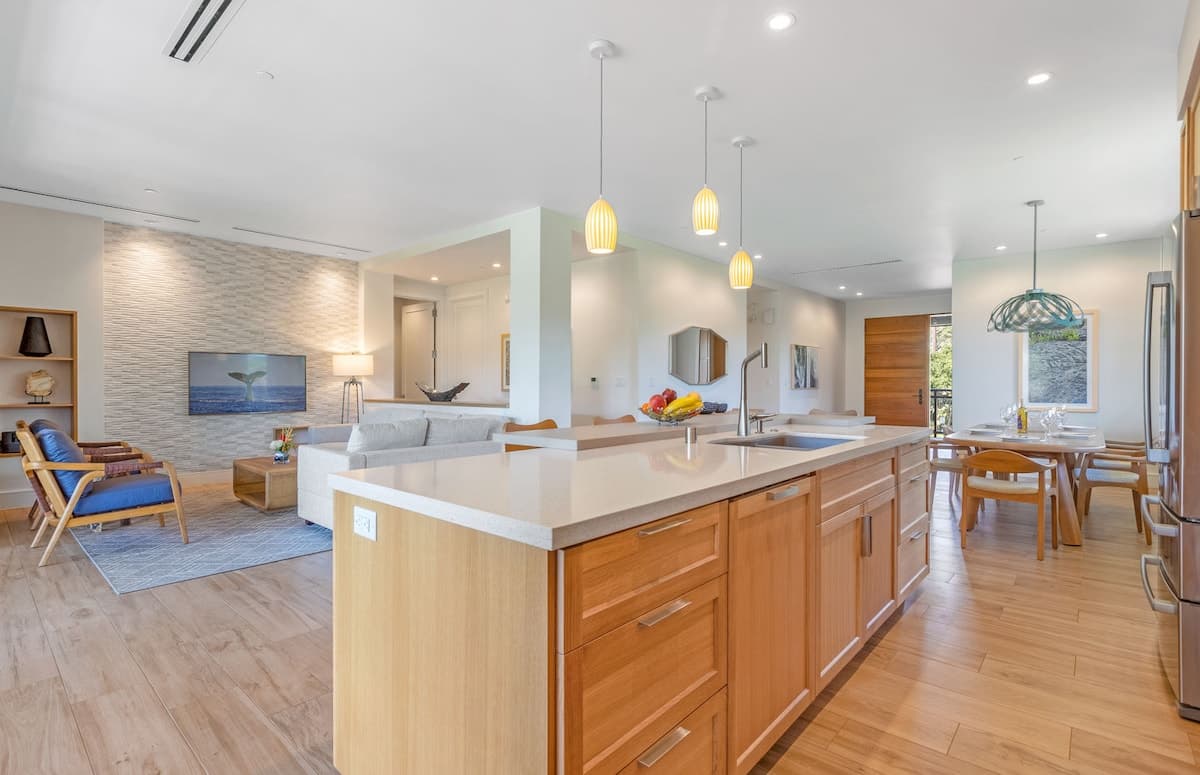 Condo in Lahaina · ★5.0 · 6 bedrooms · 8 beds · 6 shared baths - Photo 3