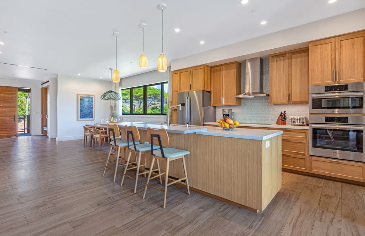 Condo in Lahaina · ★5.0 · 6 bedrooms · 8 beds · 6 shared baths - Photo 5