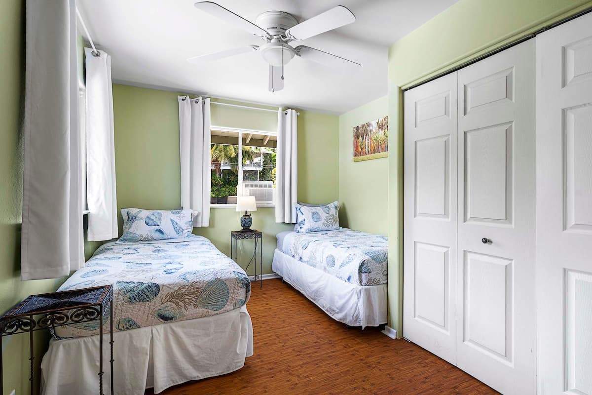 Home in Kailua-Kona · ★4.79 · 4 bedrooms · 7 beds · 4 shared baths - Photo 4