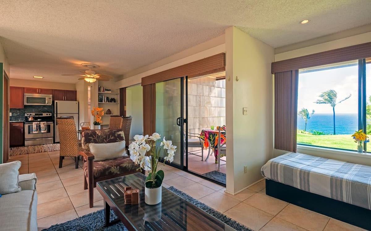 Condo in Princeville · ★4.49 · 1 bedroom · 2 beds · 1 private bath - Photo 4