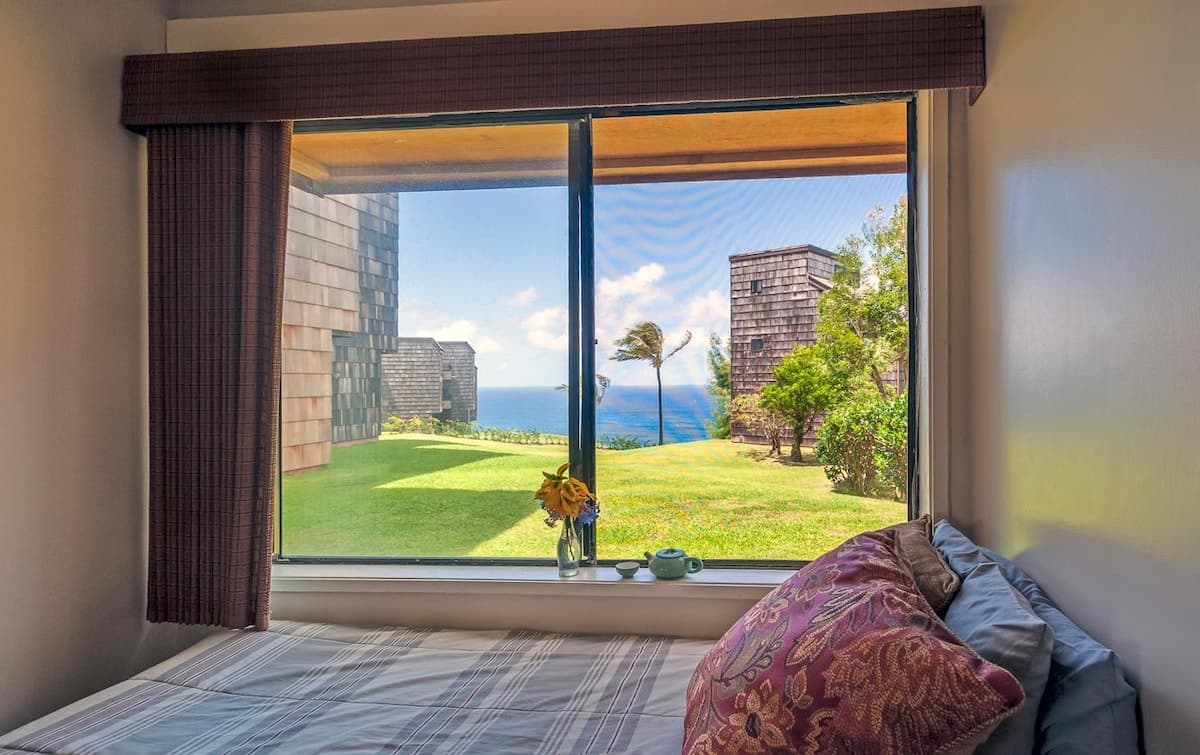 Condo in Princeville · ★4.49 · 1 bedroom · 2 beds · 1 private bath - Photo 5