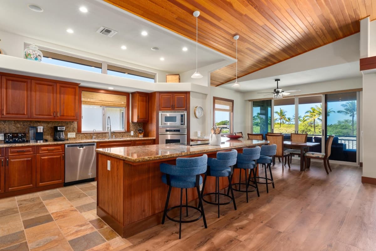 Home in Waimea · ★4.55 · 3 bedrooms · 4 beds · 3 baths - Photo 2