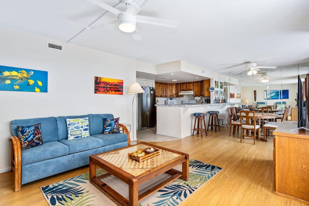 Condo in Kailua-Kona · ★4.45 · 2 bedrooms · 3 beds · 2 shared baths - Photo 1
