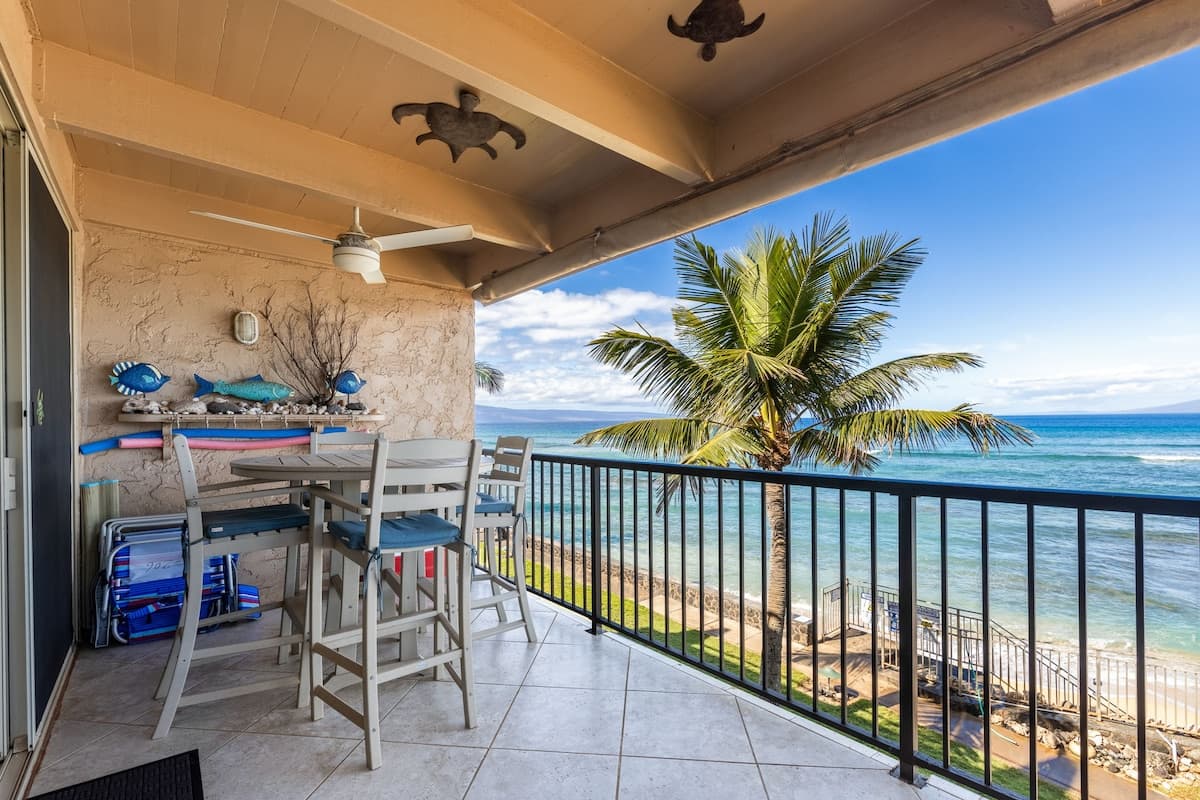 Condo in Lahaina · ★4.96 · 2 bedrooms · 3 beds · 2 baths - Photo 4