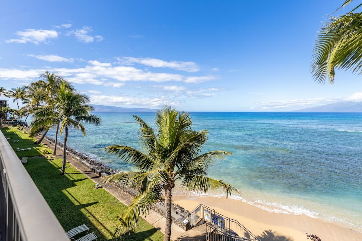 Condo in Lahaina · ★4.96 · 2 bedrooms · 3 beds · 2 baths - Photo 2