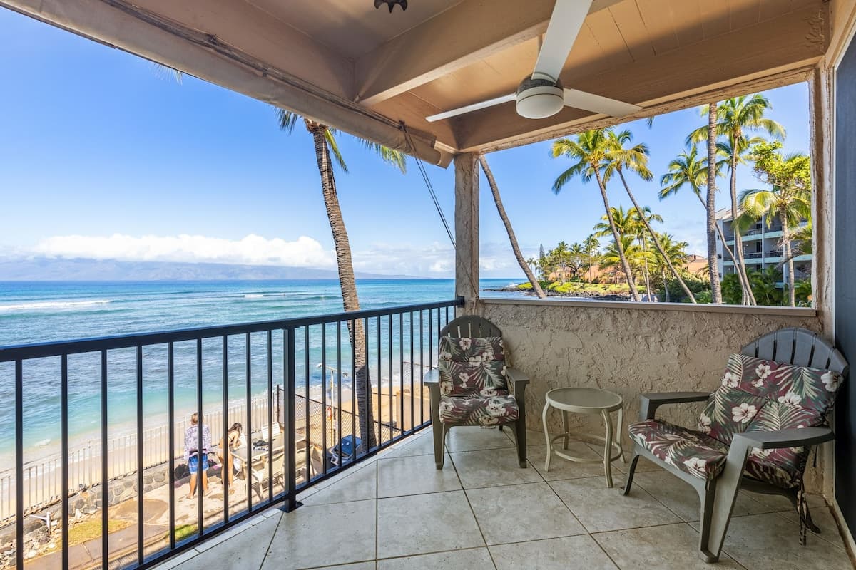 Condo in Lahaina · ★4.96 · 2 bedrooms · 3 beds · 2 baths - Photo 5