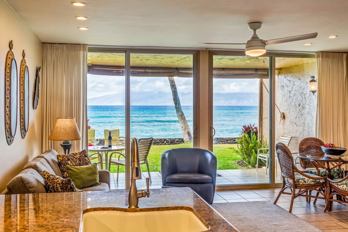 Condo in Lahaina · ★4.89 · 1 bedroom · 1 bed · 1 bath - Photo 3