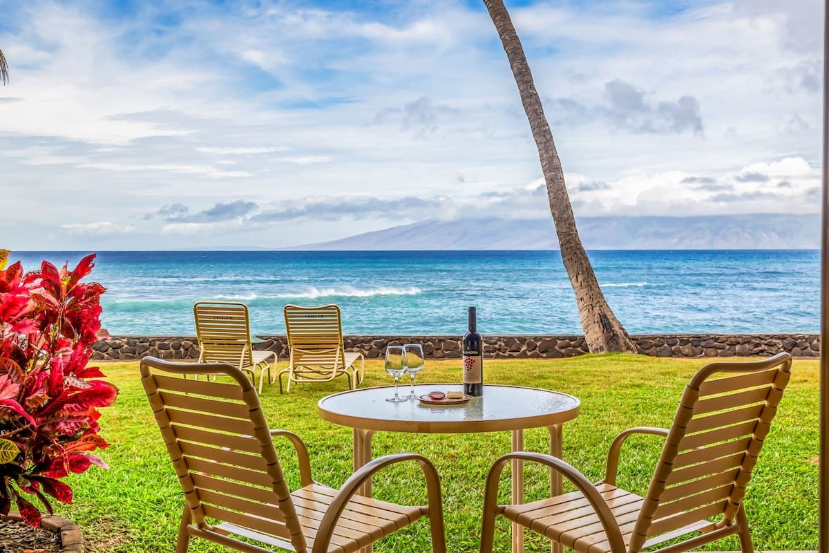 Condo in Lahaina · ★4.89 · 1 bedroom · 1 bed · 1 bath - Photo 1