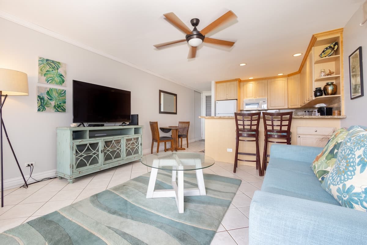 Condo in Lahaina · ★4.71 · 1 bedroom · 1 bed · 1 private bath - Photo 2