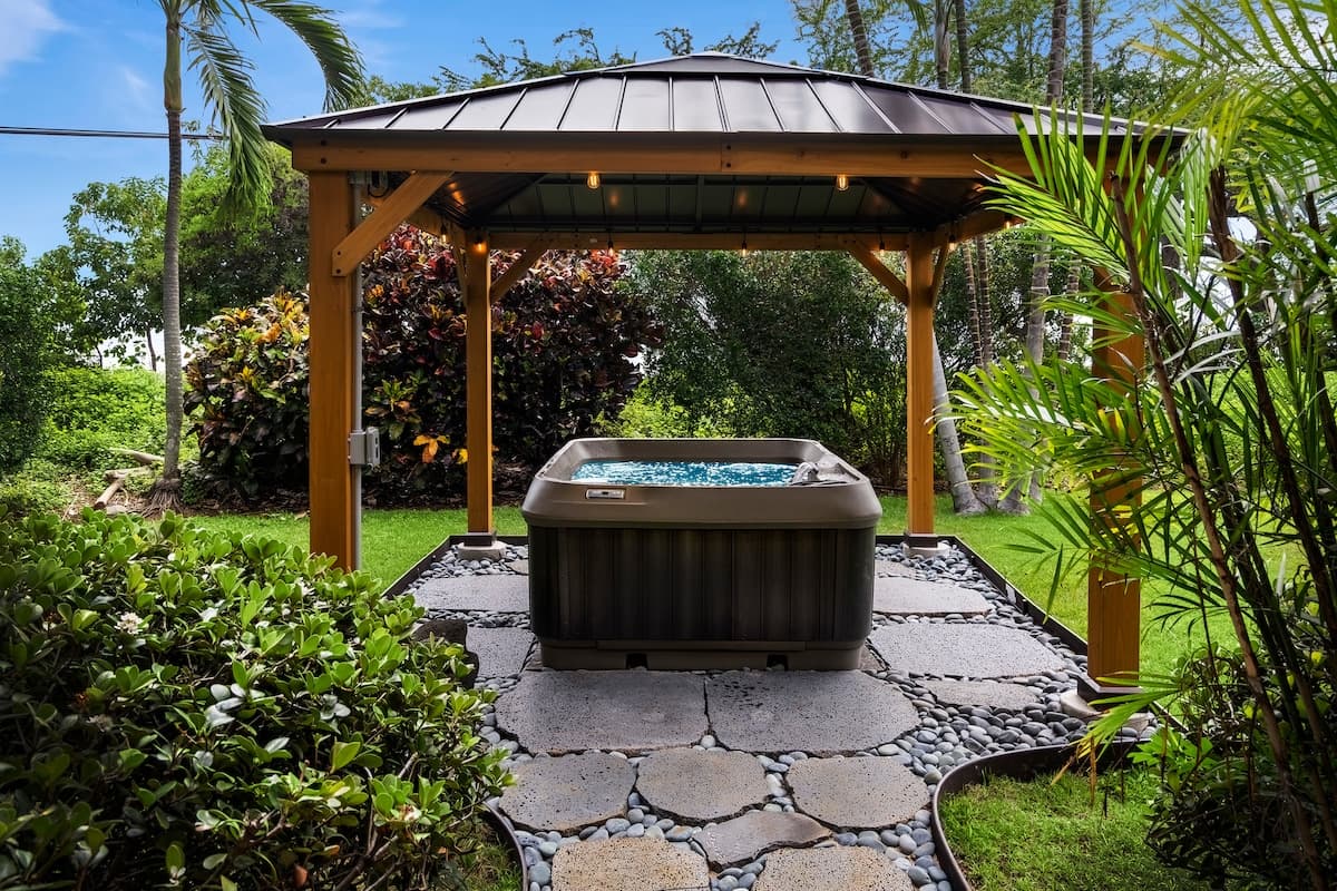 Home in Kailua-Kona · ★4.8 · 5 bedrooms · 6 beds · 3.5 baths - Photo 4