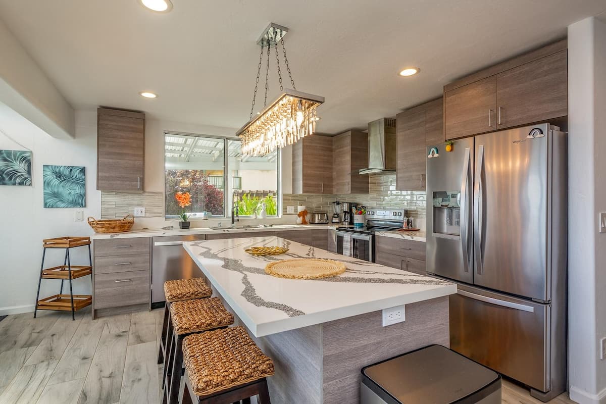 Modern, Beachfront 4 Bdrm - Eastside Retreat with - Photo 5
