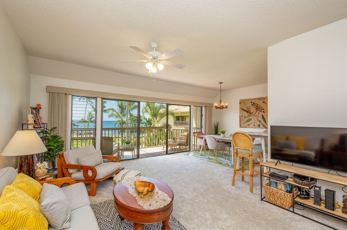 Walkable to town and Oceanfront with A/C - Photo 2