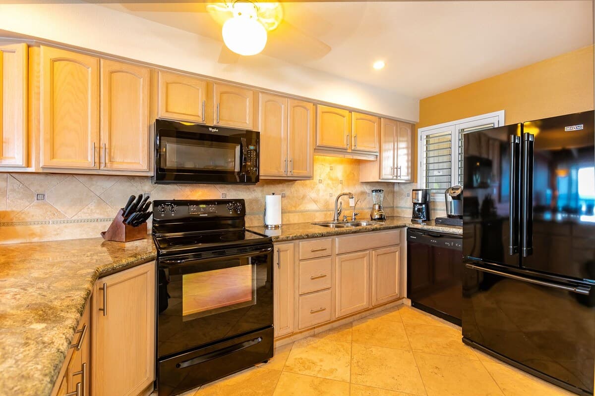 Condo in Lahaina · ★4.93 · 2 bedrooms · 2 beds · 2 private baths - Photo 5