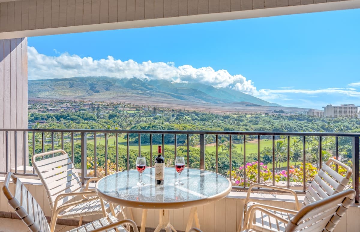 Condo in Lahaina · ★4.9 · 2 bedrooms · 4 beds · 2 shared baths - Photo 1