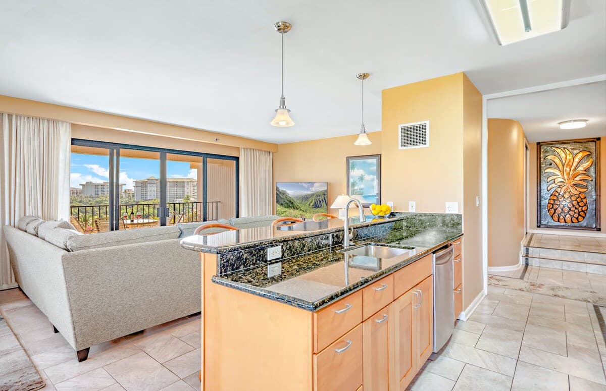 Condo in Lahaina · ★4.9 · 2 bedrooms · 4 beds · 2 shared baths - Photo 5