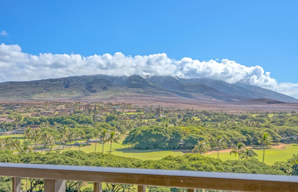 Condo in Lahaina · ★4.9 · 2 bedrooms · 4 beds · 2 shared baths - Photo 2