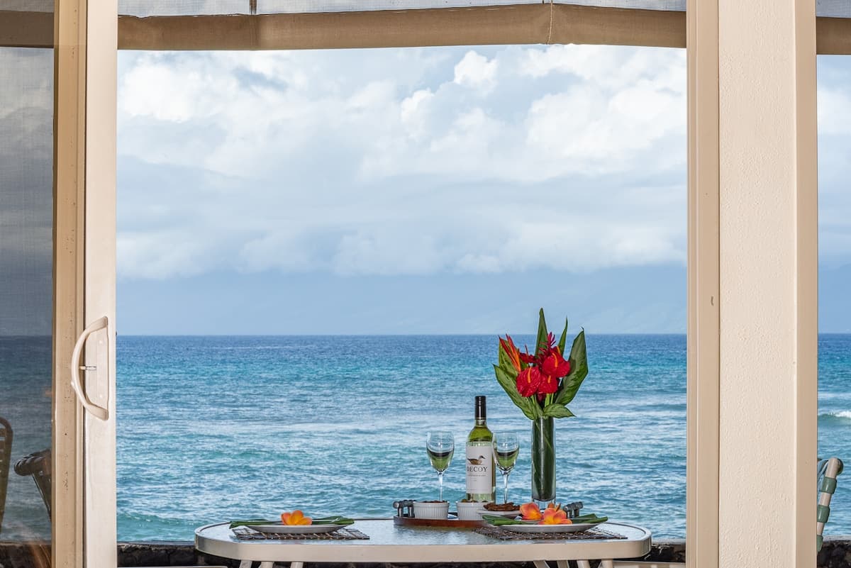 Condo in Lahaina · ★4.94 · 1 bedroom · 1 bed · 1 bath - Photo 1
