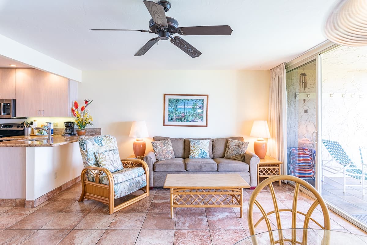 Condo in Lahaina · ★4.94 · 1 bedroom · 1 bed · 1 bath - Photo 3
