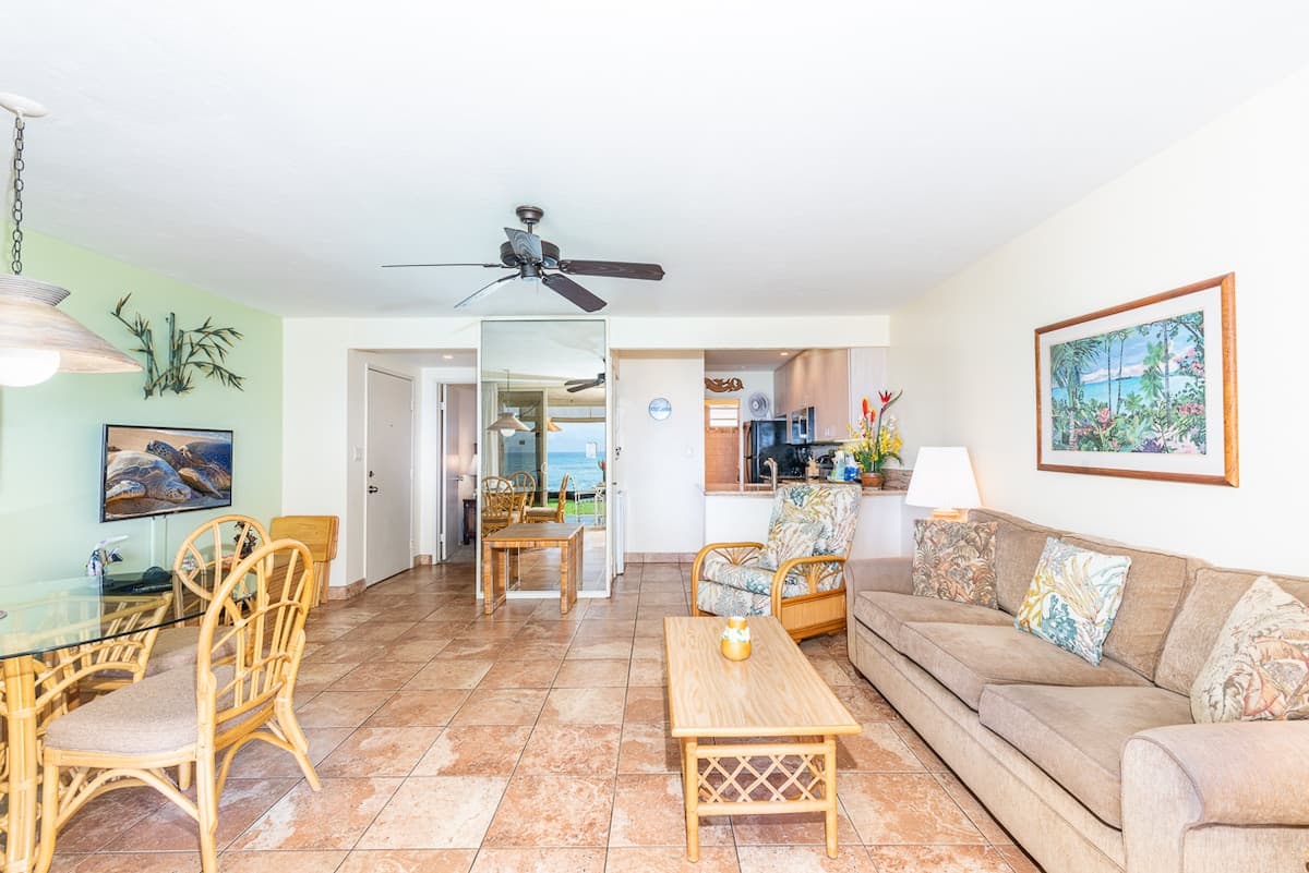 Condo in Lahaina · ★4.94 · 1 bedroom · 1 bed · 1 bath - Photo 4