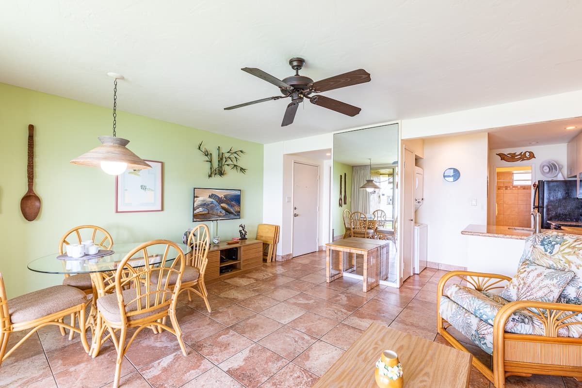 Condo in Lahaina · ★4.94 · 1 bedroom · 1 bed · 1 bath - Photo 5