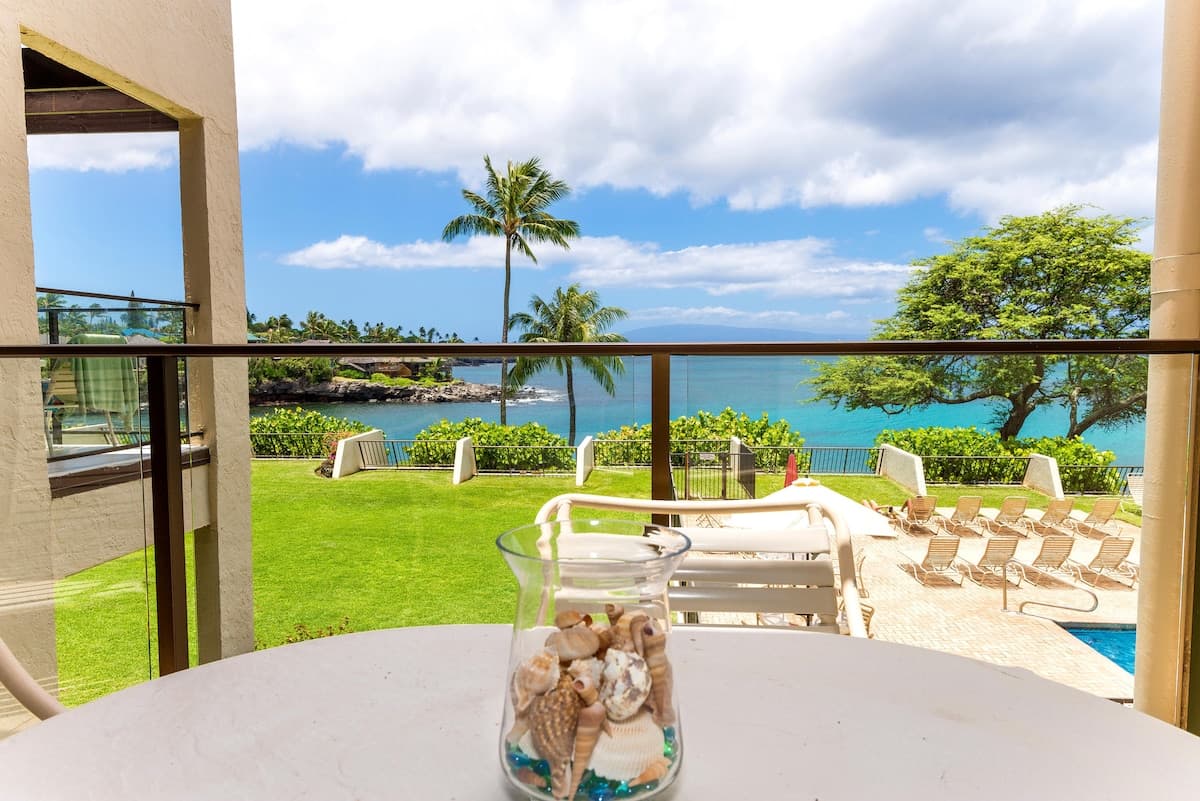 Condo in Lahaina · ★4.78 · 2 bedrooms · 4 beds · 2 baths - Photo 3