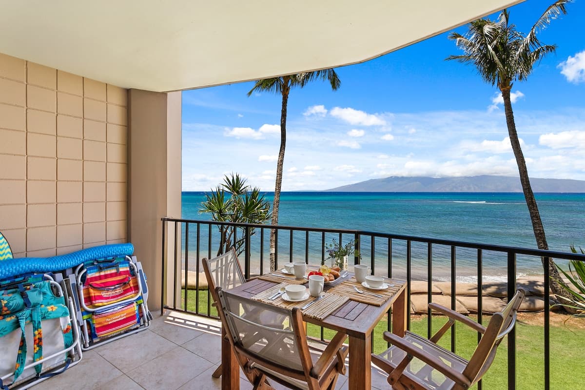 Condo in Lahaina · ★4.73 · 2 bedrooms · 2 beds · 2 baths - Photo 1