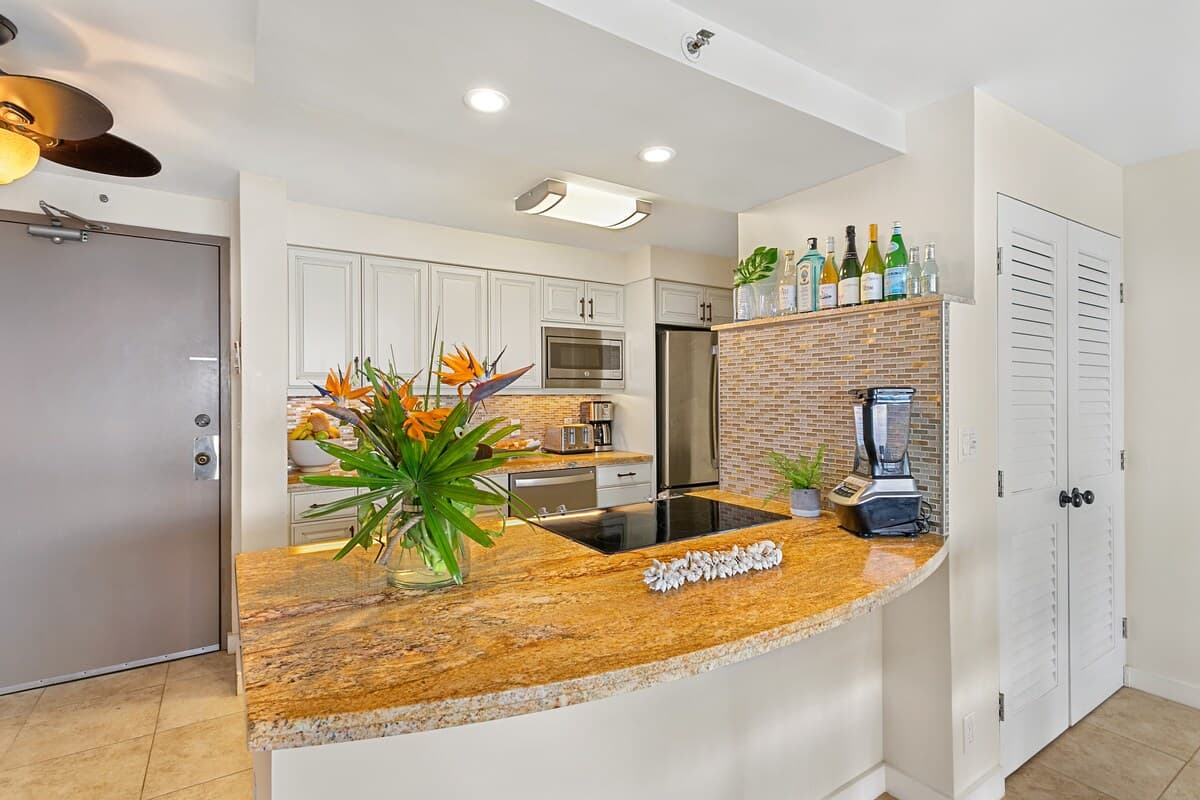 Condo in Lahaina · ★4.73 · 2 bedrooms · 2 beds · 2 baths - Photo 4