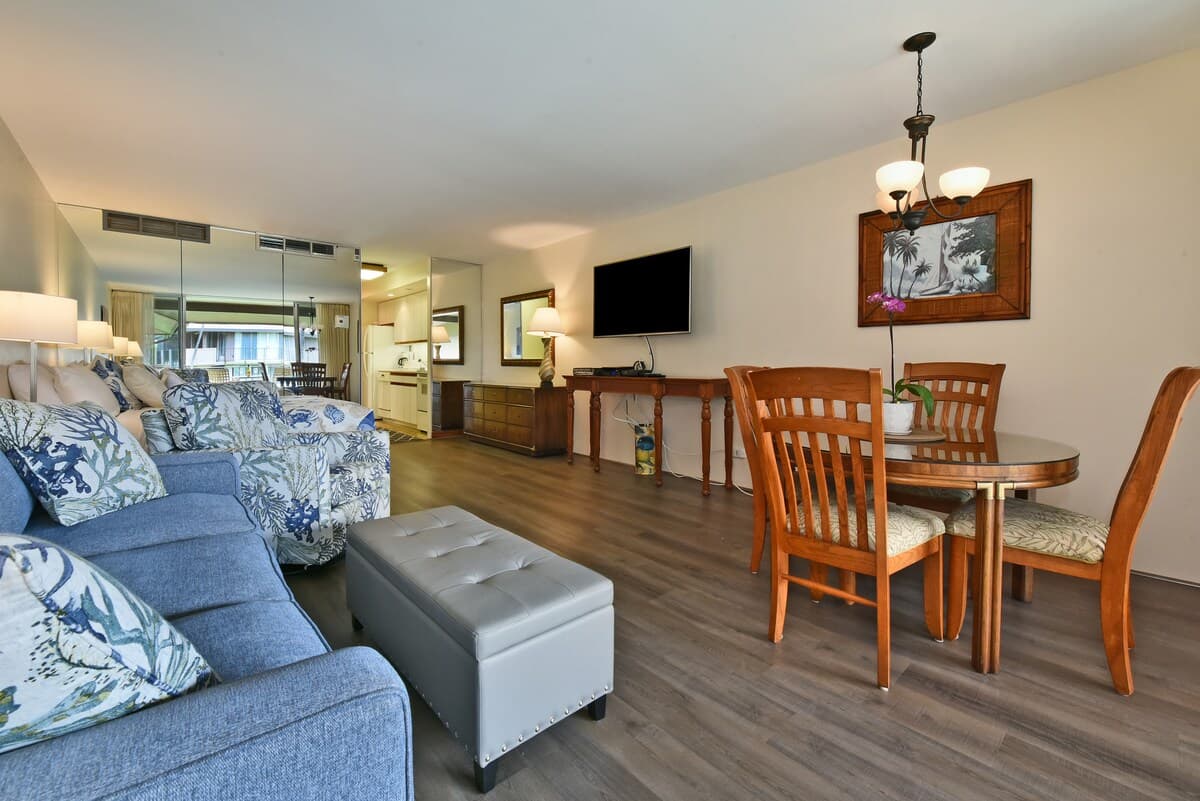Condo in Lahaina · ★4.7 · 1 bedroom · 2 beds · 1 bath - Photo 2