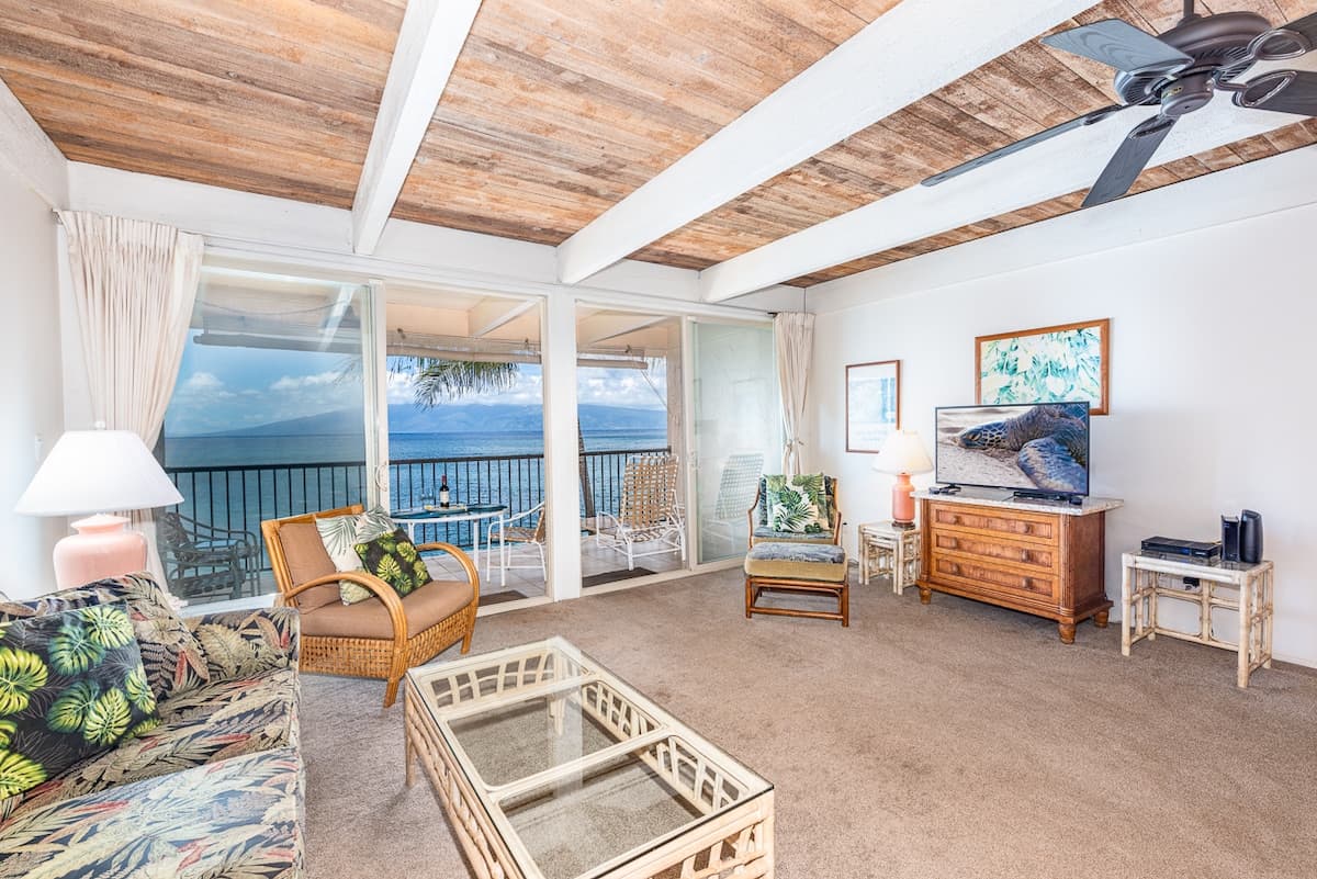 Condo in Lahaina · ★4.97 · 2 bedrooms · 3 beds · 2 private baths - Photo 3