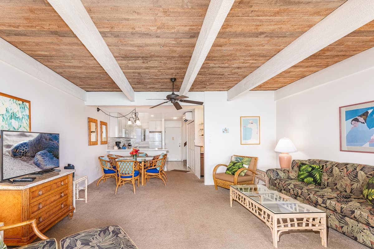 Condo in Lahaina · ★4.97 · 2 bedrooms · 3 beds · 2 private baths - Photo 4