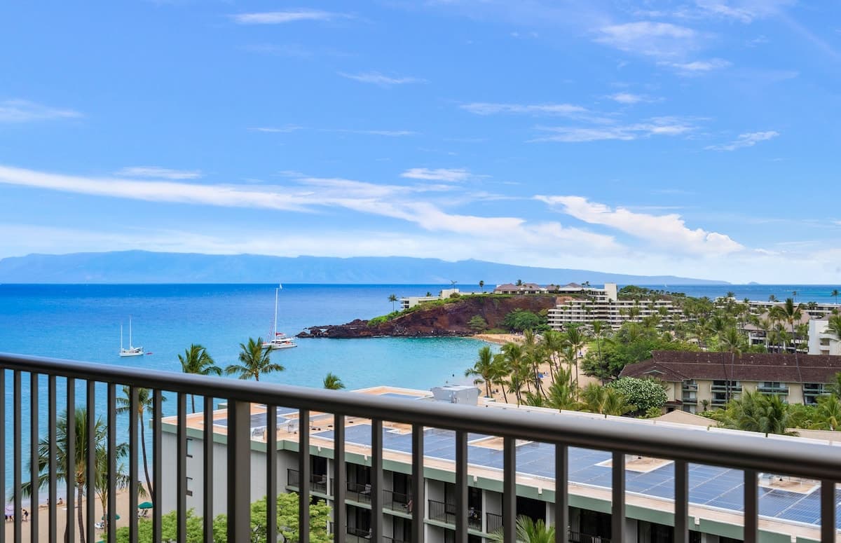 Condo in Lahaina · ★4.88 · 1 bedroom · 2 beds · 1 bath - Photo 4