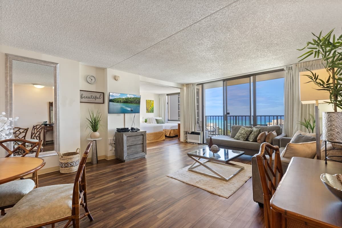 Condo in Honolulu · ★4.17 · 1 bedroom · 3 beds · 1 private bath - Photo 1