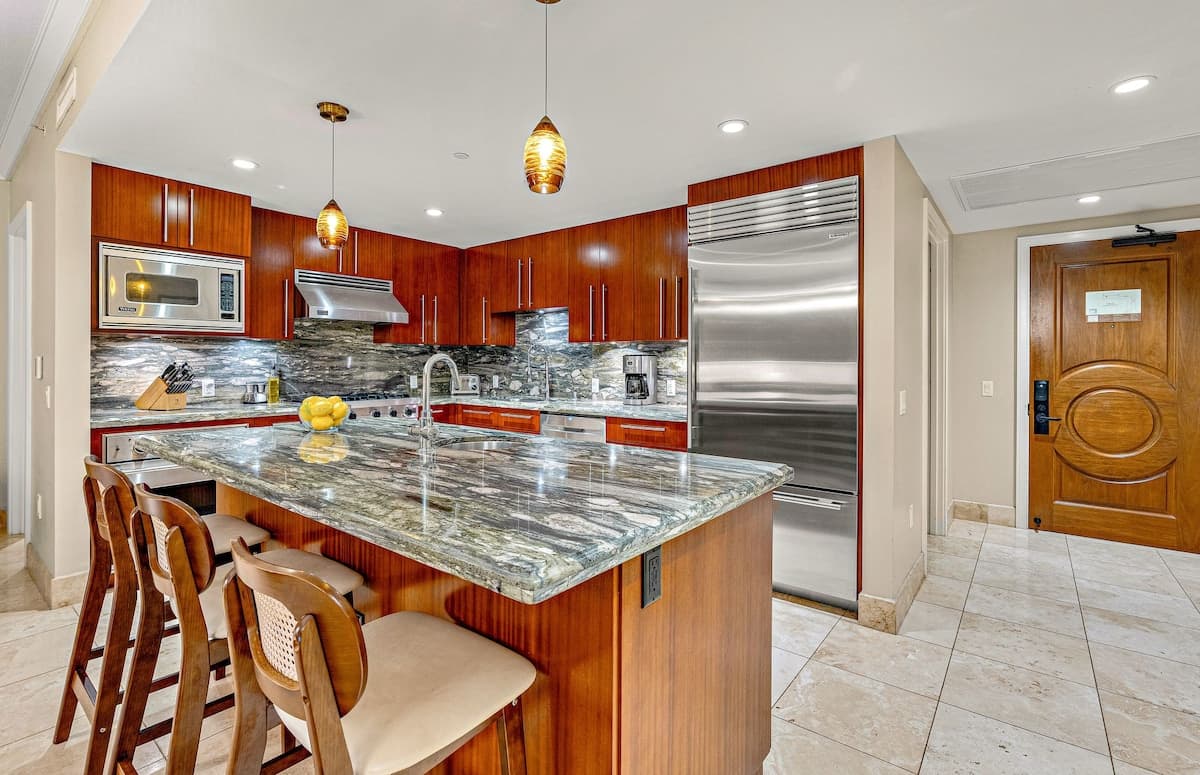 Condo in Lahaina · ★4.56 · 3 bedrooms · 4 beds · 3 baths - Photo 4