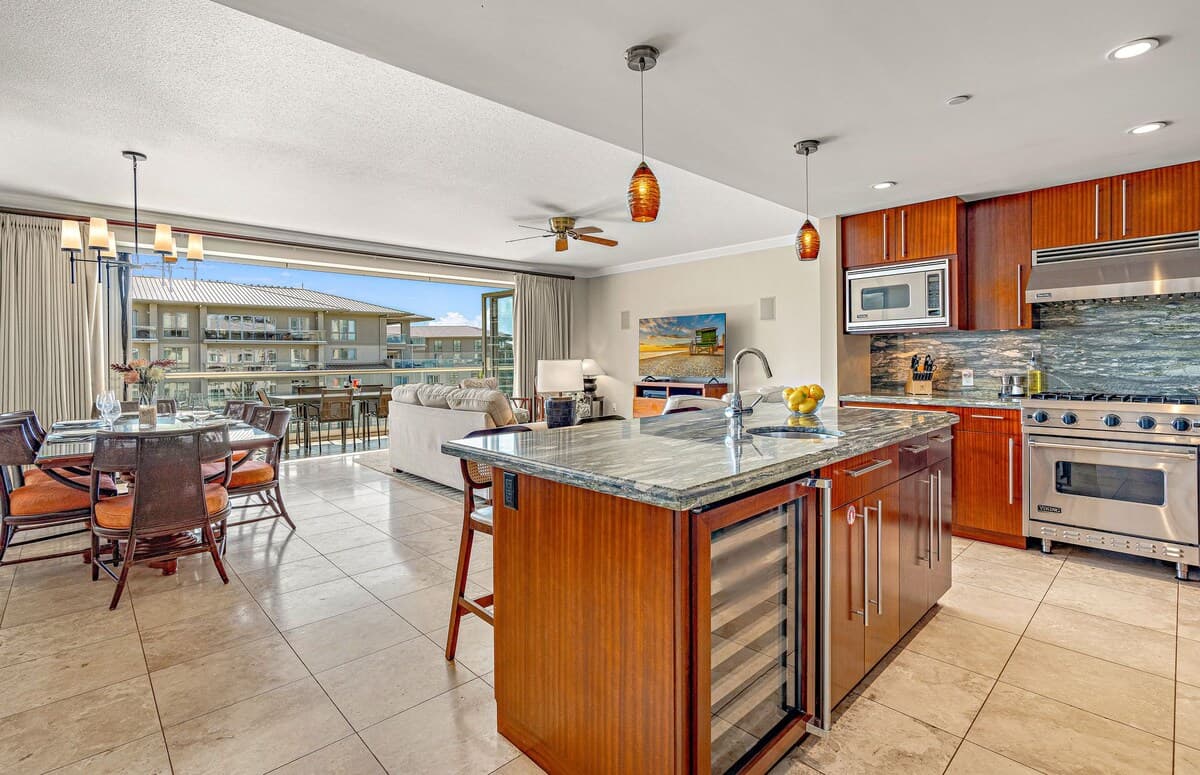 Condo in Lahaina · ★4.56 · 3 bedrooms · 4 beds · 3 baths - Photo 3