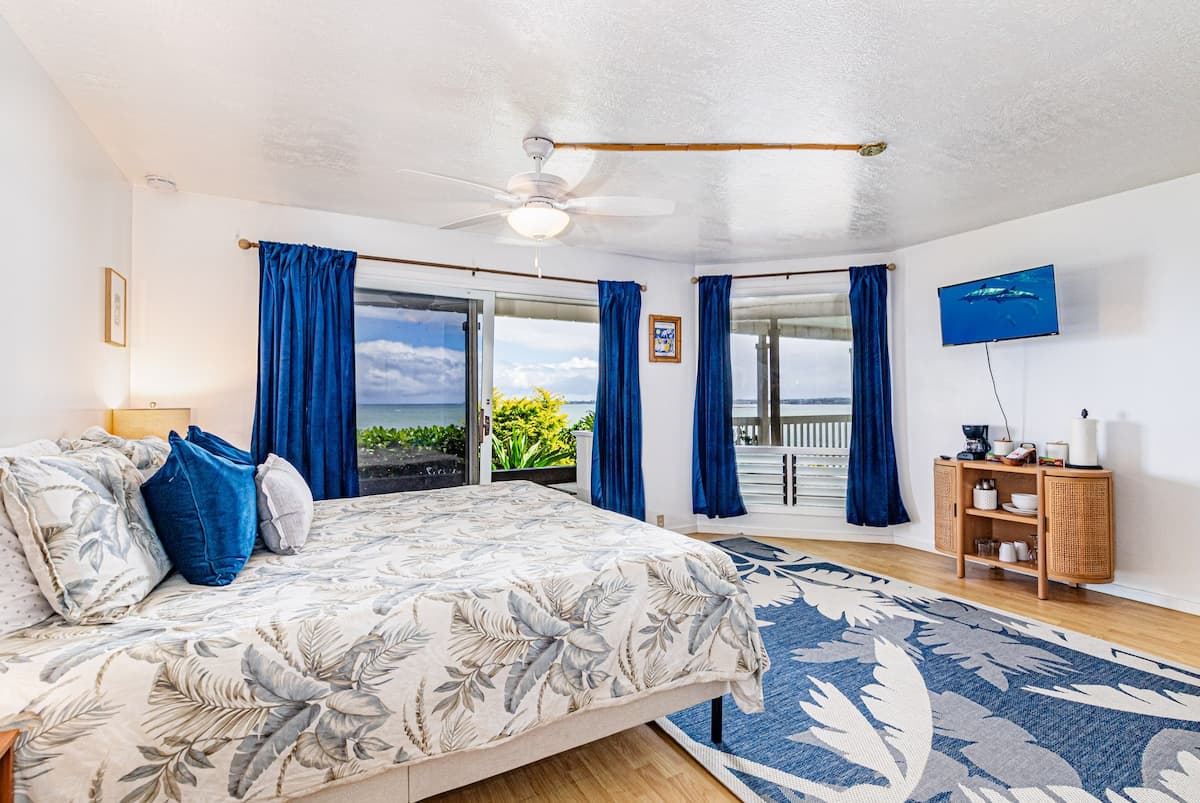Hale Kai Moana Room Hilo Oceanfront w/Pool - Photo 3