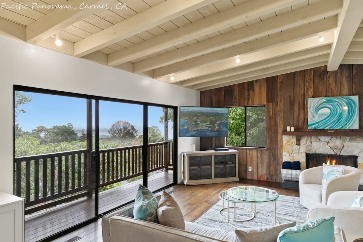 Home in Carmel-by-the-Sea · ★4.94 · 4 bedrooms · 5 beds · 3.5 private baths - Photo 3
