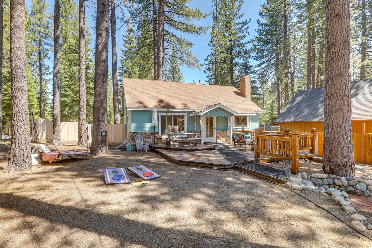 Cozy Cabin w/ Gas Fireplace, 8 Mi to Heavenly - Photo 2