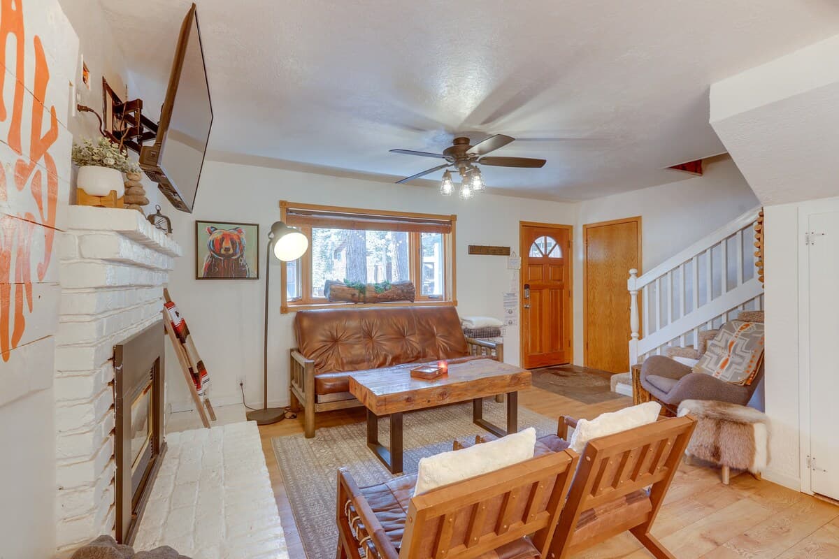 Cozy Cabin w/ Gas Fireplace, 8 Mi to Heavenly - Photo 4