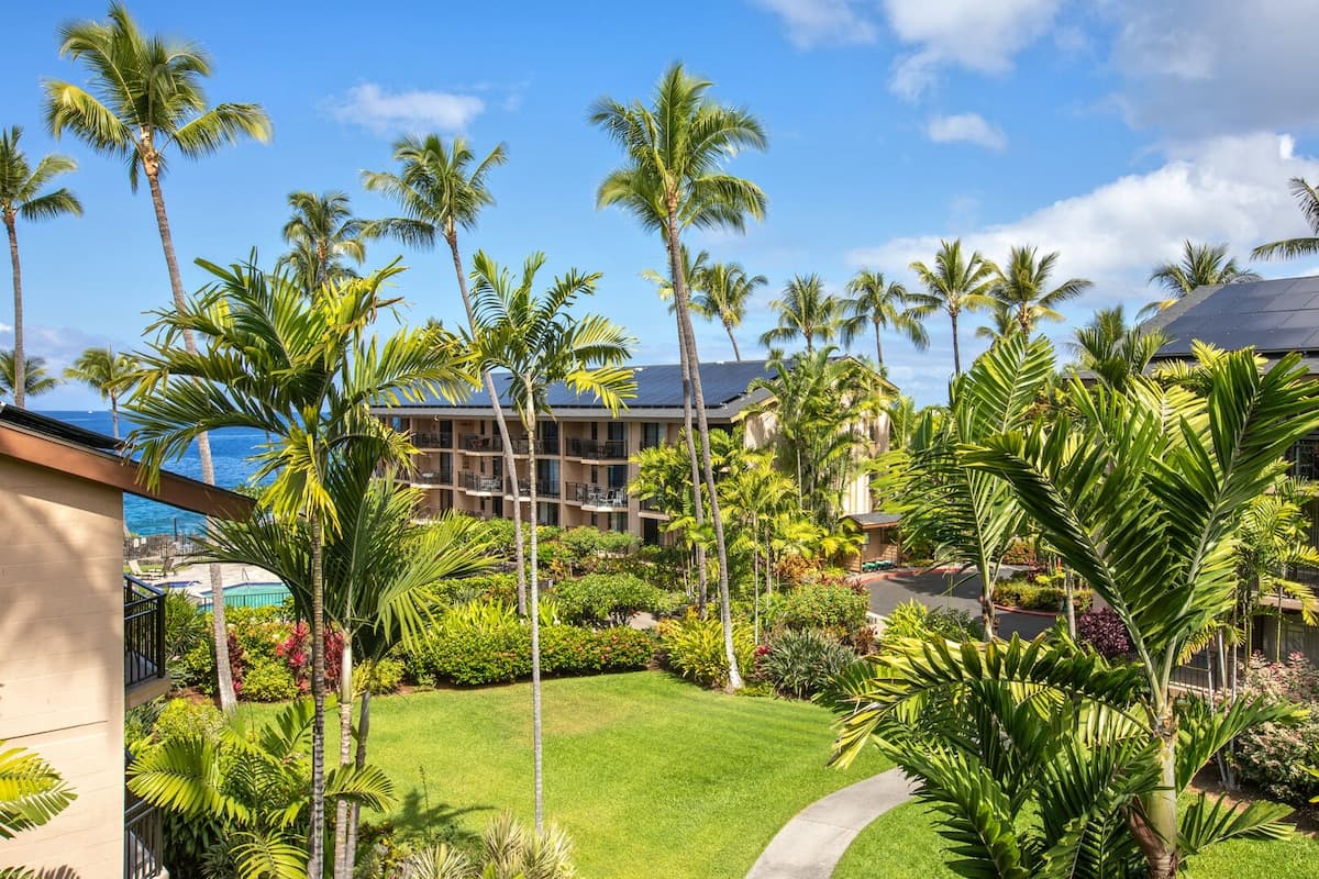 Condo in Kailua-Kona · ★4.81 · 3 bedrooms · 3 beds · 2 baths - Photo 1