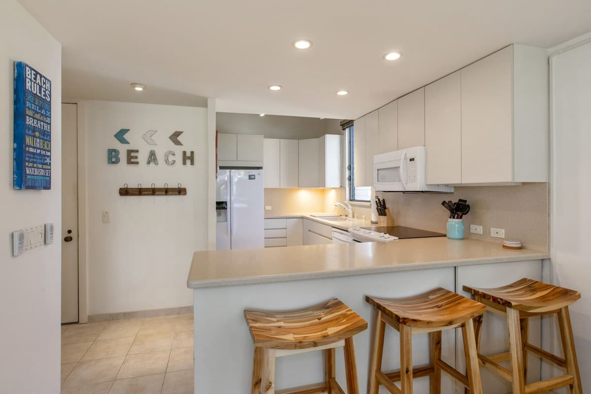 Condo in Kailua-Kona · ★4.81 · 3 bedrooms · 3 beds · 2 baths - Photo 2