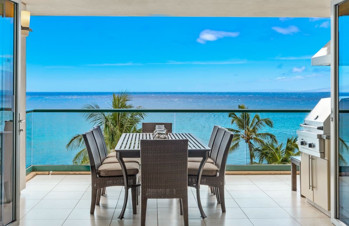 Condo in Lahaina · ★5.0 · 3 bedrooms · 4 beds · 3 baths - Photo 1