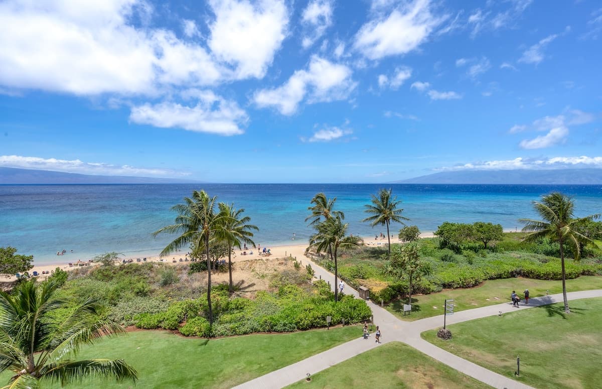 Condo in Lahaina · ★5.0 · 3 bedrooms · 4 beds · 3 baths - Photo 2