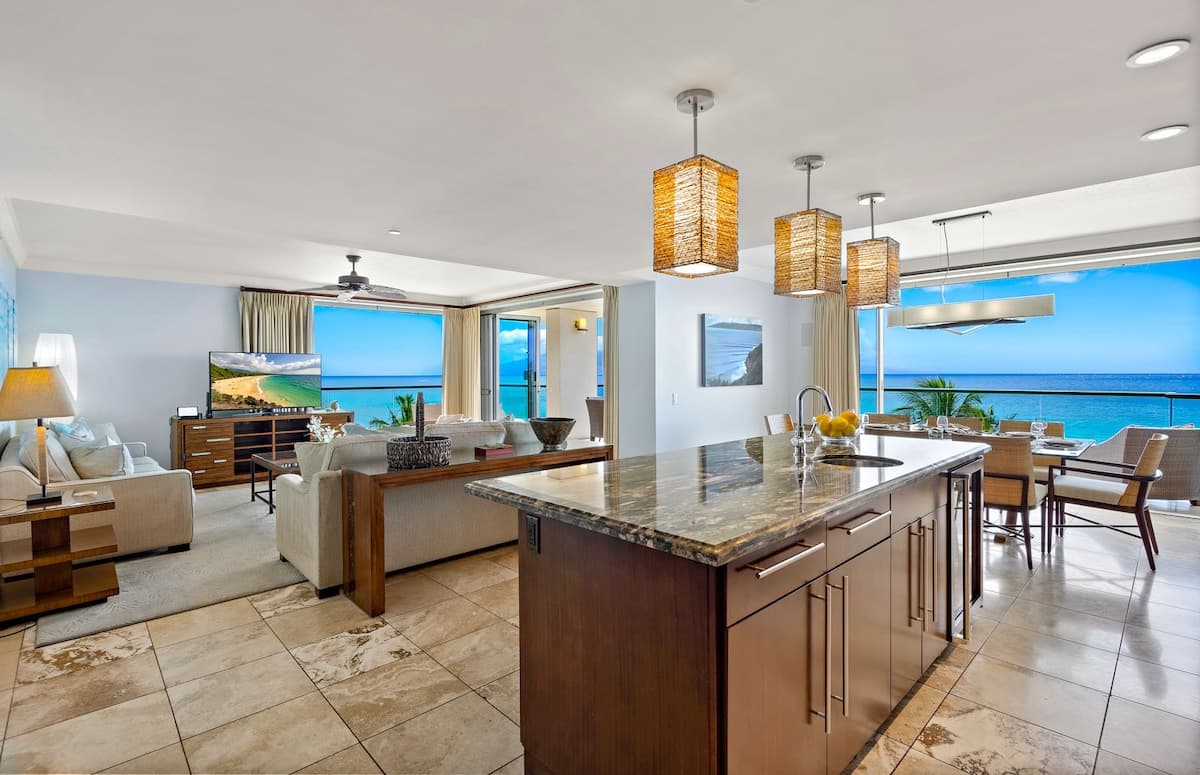 Condo in Lahaina · ★5.0 · 3 bedrooms · 4 beds · 3 baths - Photo 5